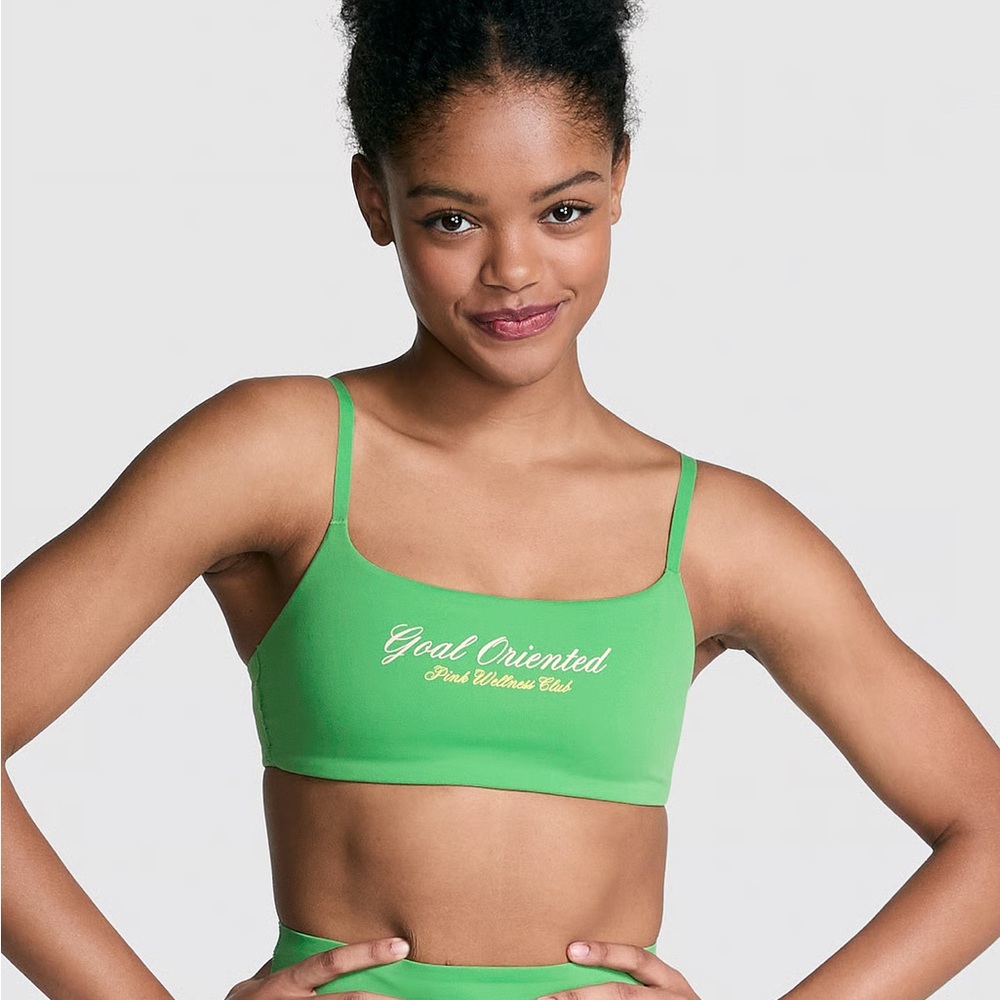 ❥𝒱𝒮 𝐏𝐈𝐍𝐊: Relay Square-Neck Sports Bra